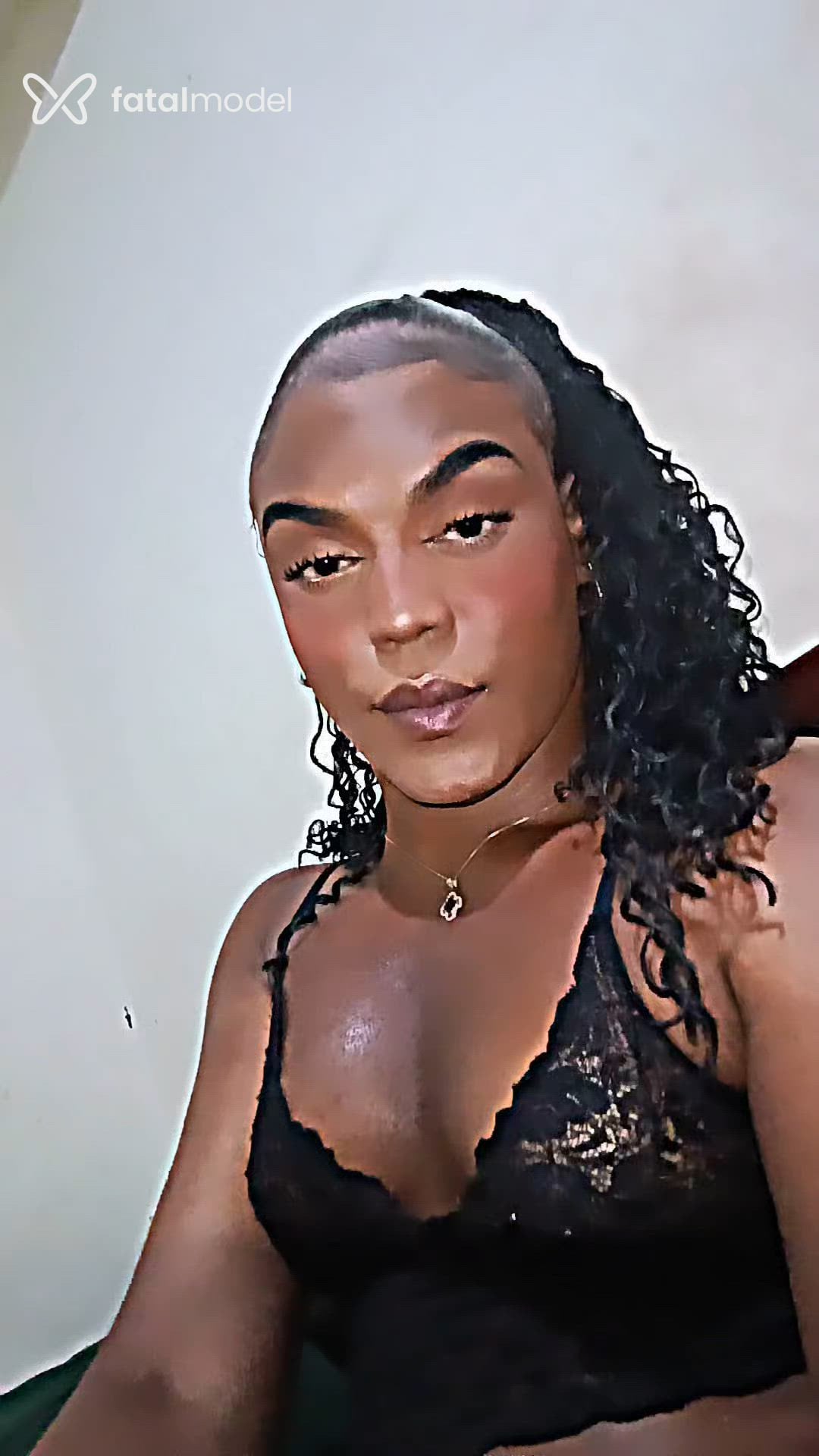 Acompanhante mulher trans com cabelo colorido de olhos castanhos - Cupim Acompanhante mulher trans com cabelo colorido de olhos castanhos - Cupim