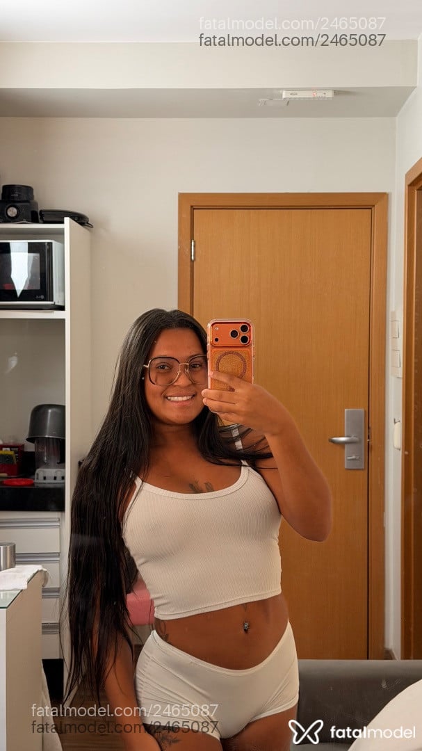 Acompanhante mulher com cabelo castanho de olhos castanhos - Safira Satto