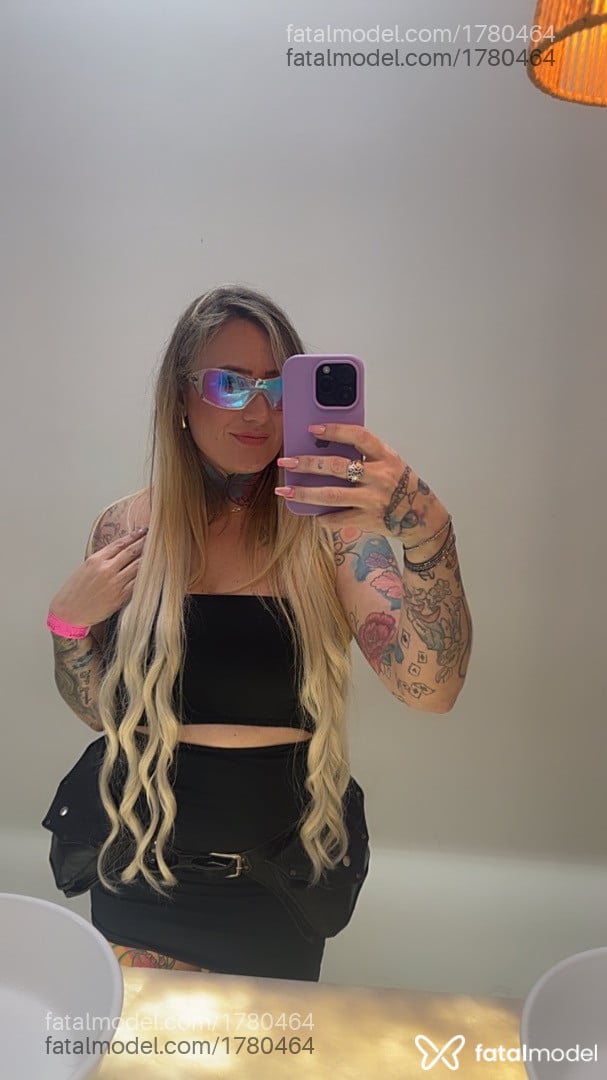 Acompanhante mulher loira (o) de olhos mel - Clara Pierre
