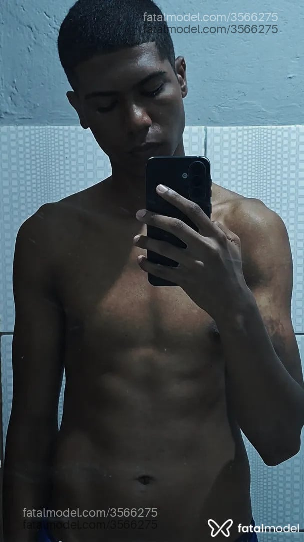 Acompanhante homem morena (o) de olhos castanhos - Henrique