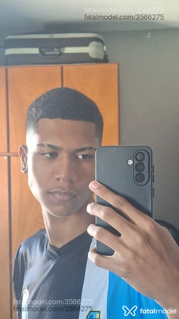 Acompanhante homem morena (o) de olhos castanhos - Henrique