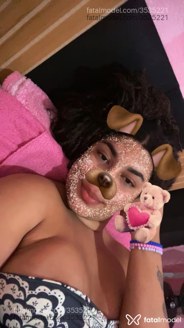Acompanhante mulher trans morena (o) de olhos castanhos - Rafaelly
