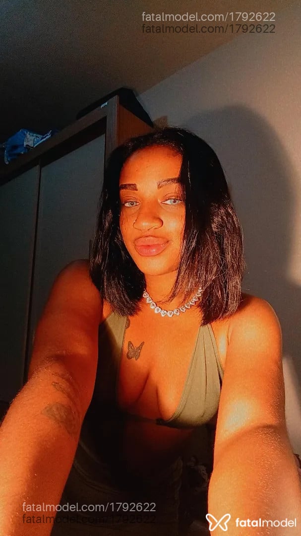 Acompanhante mulher com cabelo castanho de olhos mel - Luna