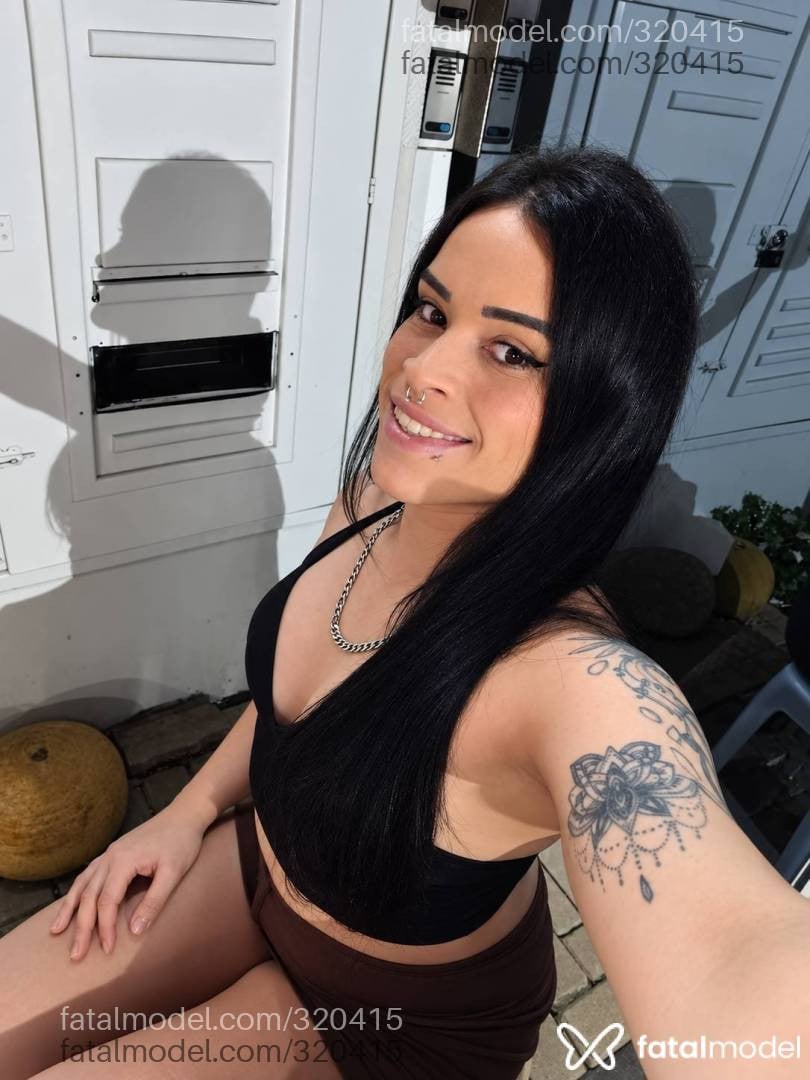 Acompanhante mulher trans com cabelo castanho de olhos castanhos - Novinha do prazer