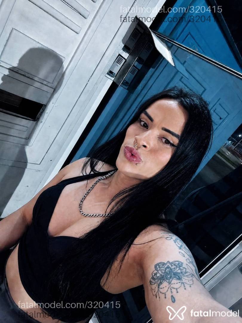 Acompanhante mulher trans com cabelo castanho de olhos castanhos - Novinha do prazer