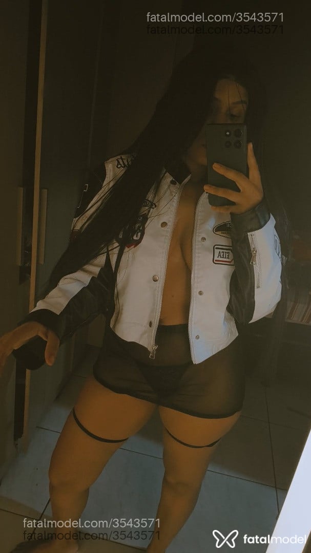 Acompanhante mulher morena (o) de olhos castanhos - Jenny Acompanhante mulher morena (o) de olhos castanhos - Jenny