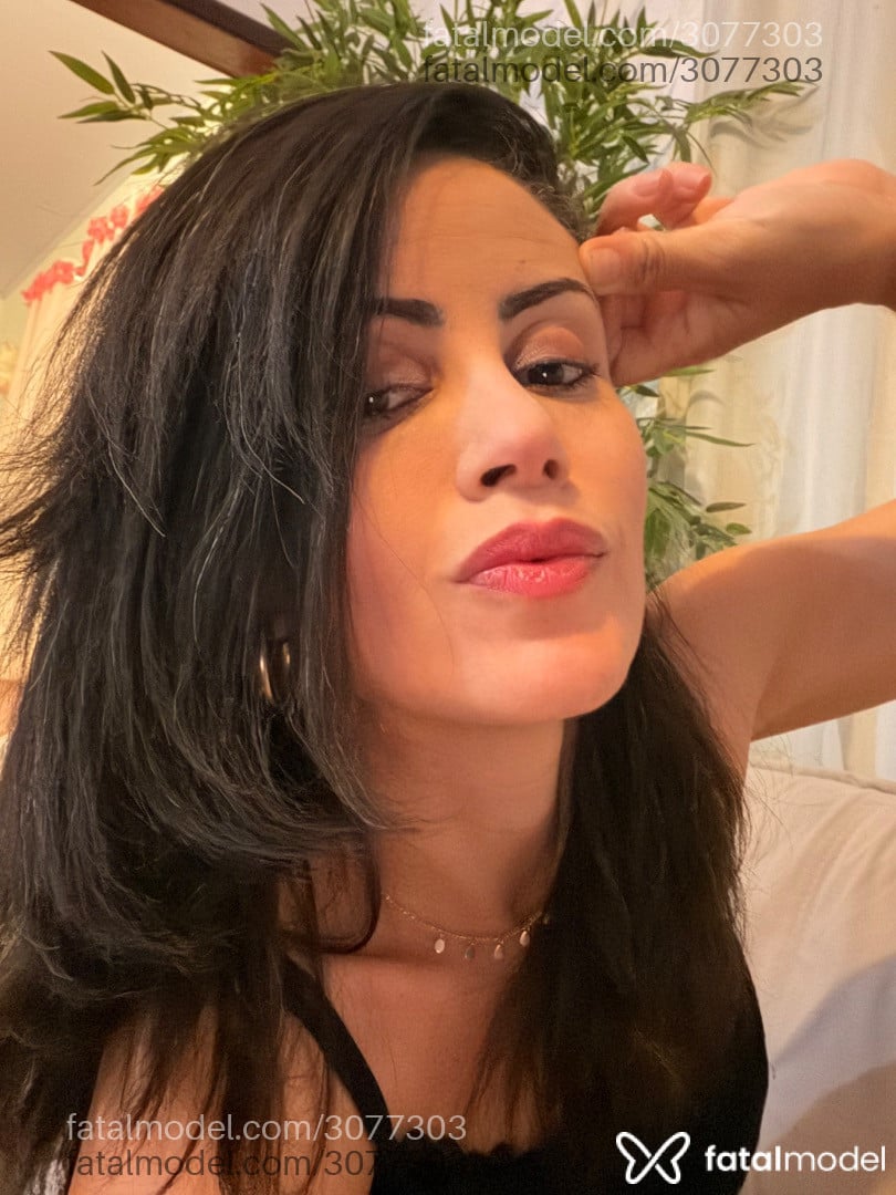 Acompanhante mulher com cabelo castanho de olhos castanhos - Bruna