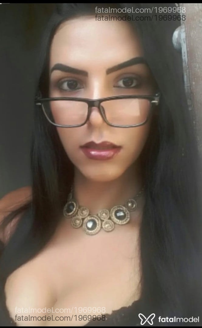 Acompanhante mulher trans com cabelo castanho de olhos castanhos - Samylly Dryon