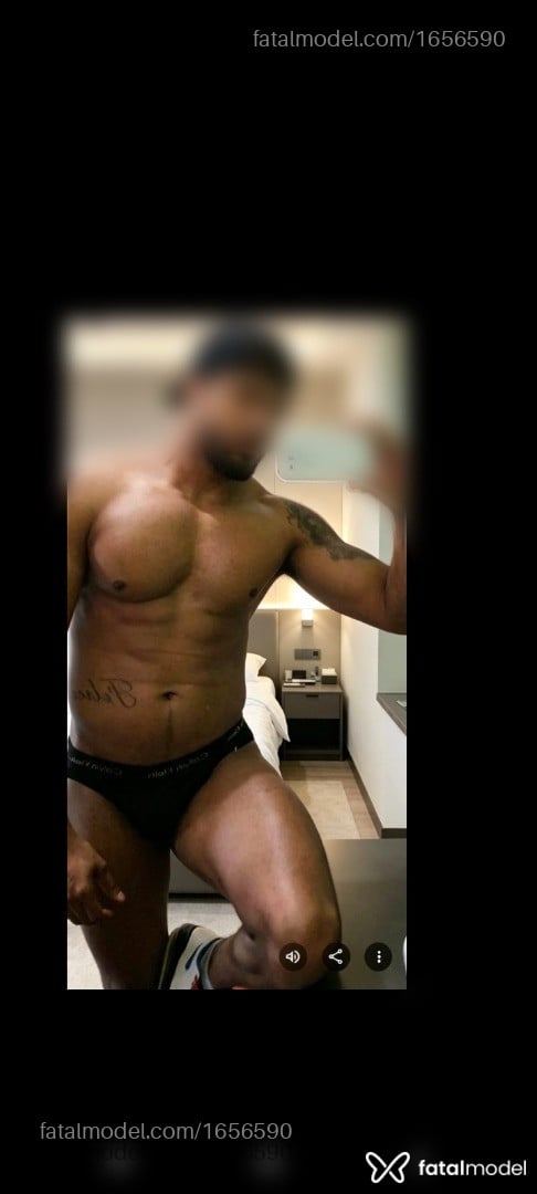 Acompanhante homem morena (o) de olhos pretos - Morenao esporra