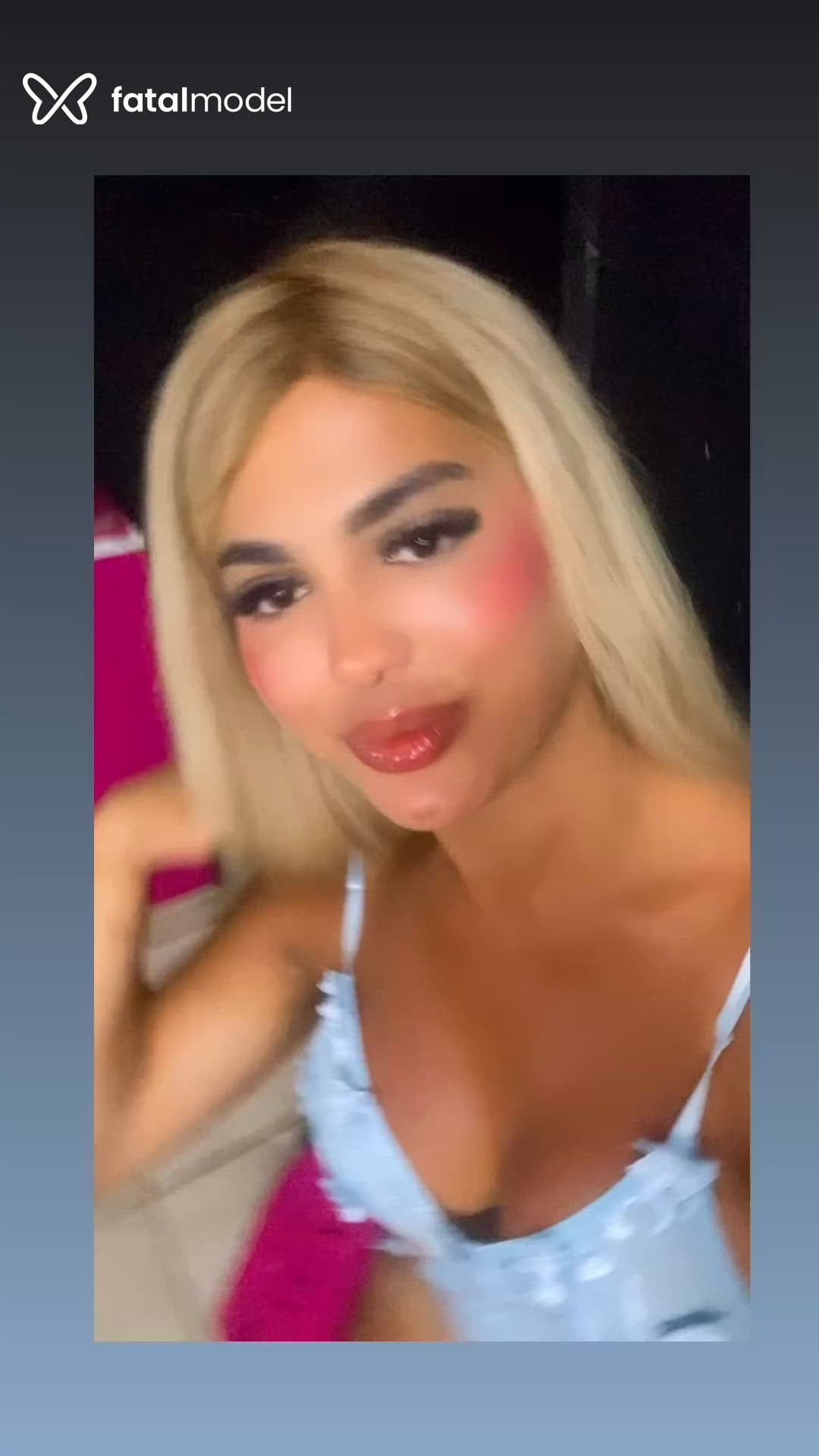 Acompanhante mulher trans loira (o) de olhos castanhos - Kauany Custódio