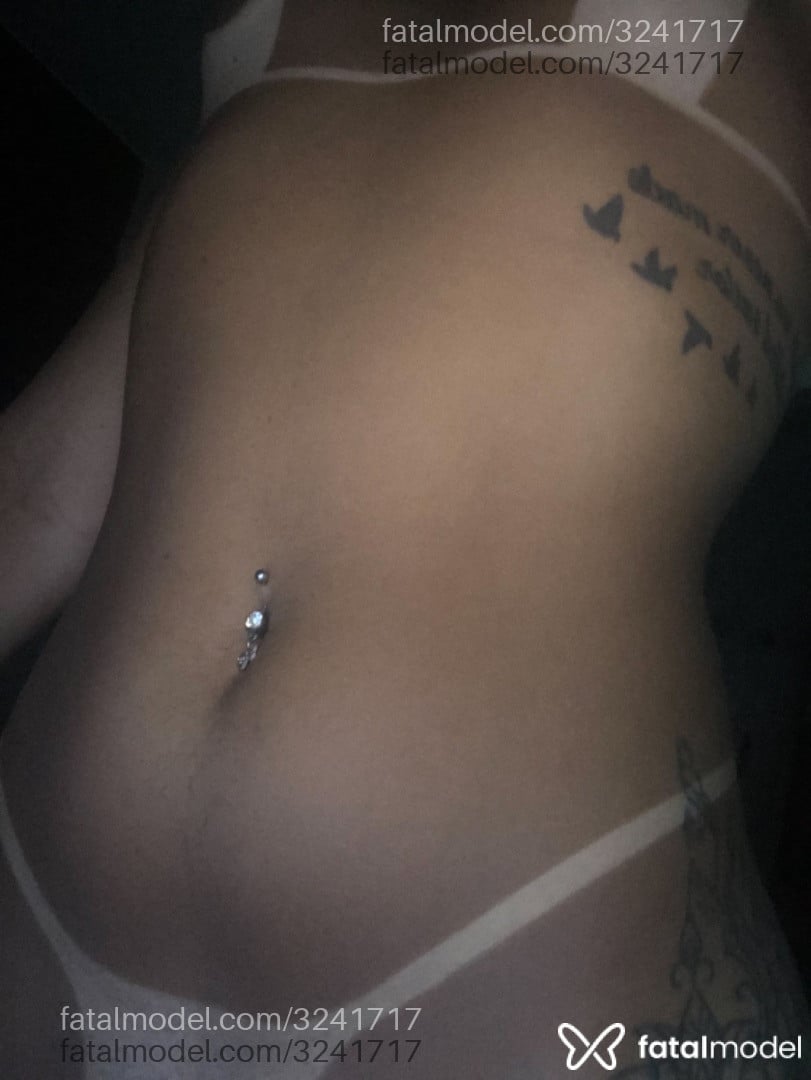 Acompanhante mulher trans morena (o) de olhos pretos - Luana