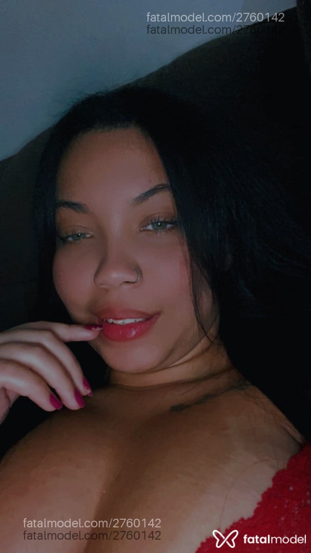 Acompanhante mulher morena (o) de olhos verdes - Karen