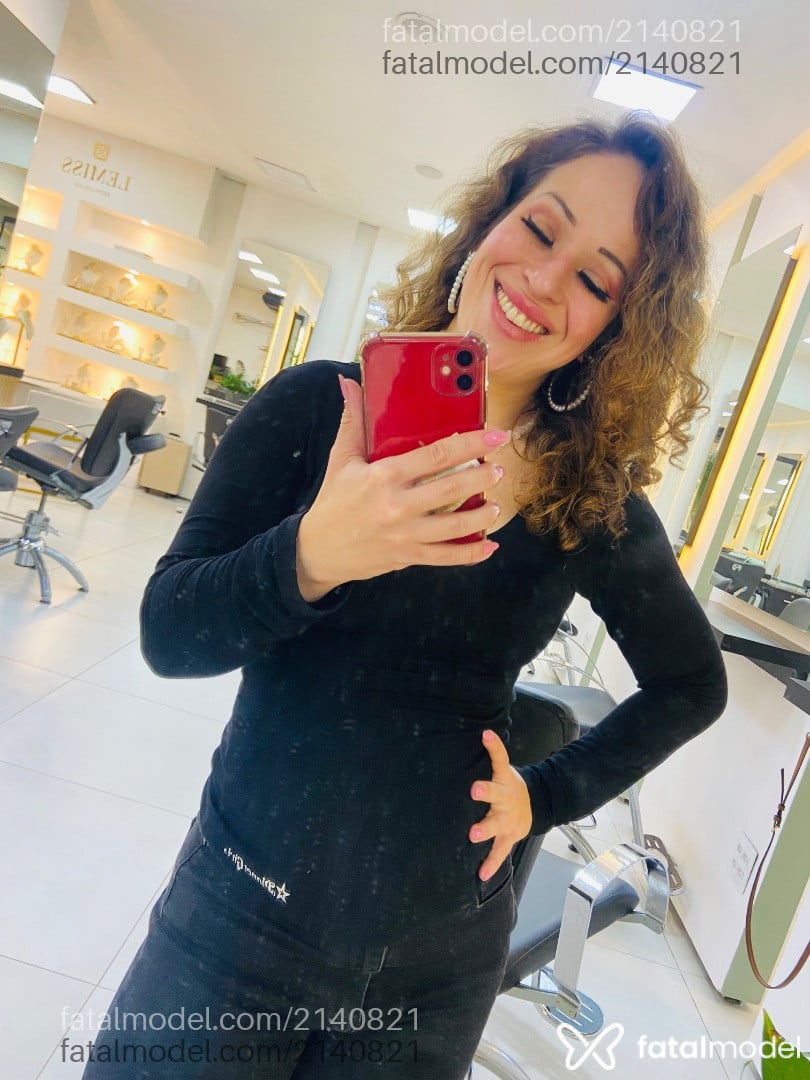 Acompanhante mulher loira (o) de olhos castanhos - Catharina Andrade