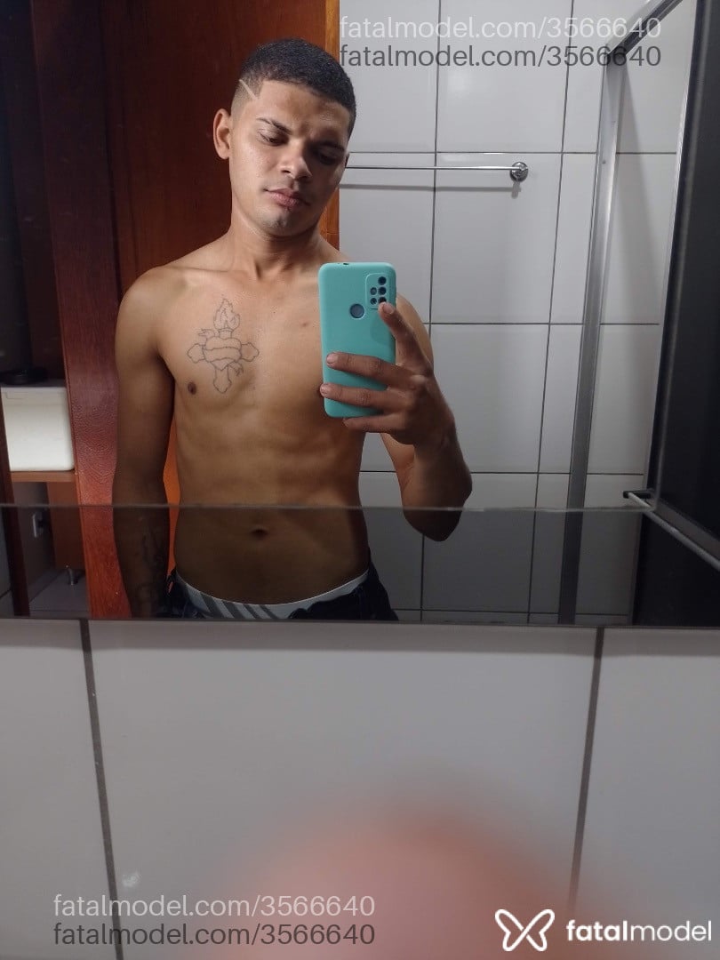 Acompanhante homem sem cabelo de olhos castanhos - Sidney Sousa Acompanhante homem sem cabelo de olhos castanhos - Sidney Sousa