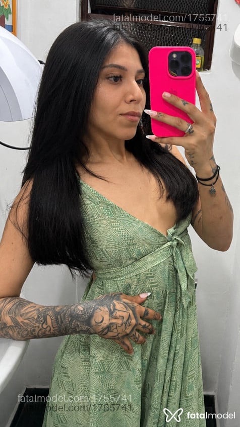 Acompanhante mulher com cabelo castanho de olhos castanhos - Angel