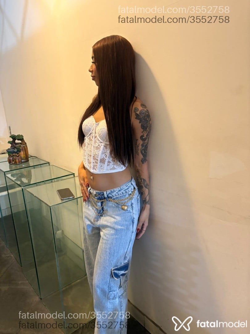 Acompanhante mulher com cabelo castanho de olhos castanhos - Nicoly