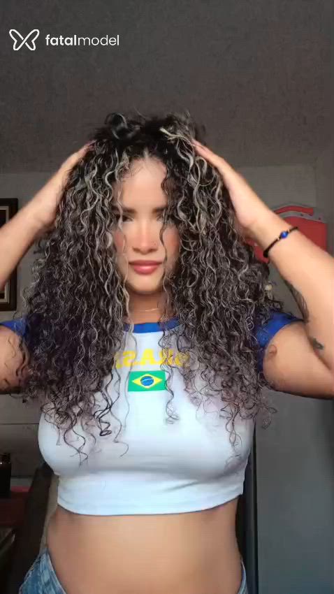 Acompanhante mulher loira (o) de olhos castanhos - Sófia