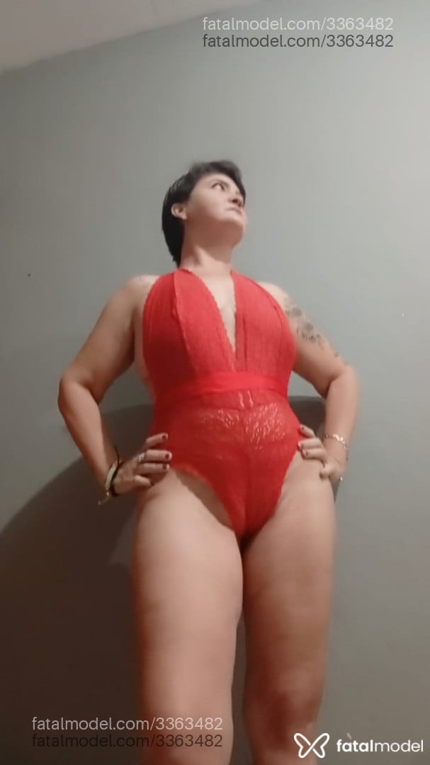 Acompanhante mulher com cabelo castanho de olhos castanhos - Karolayni Fênix