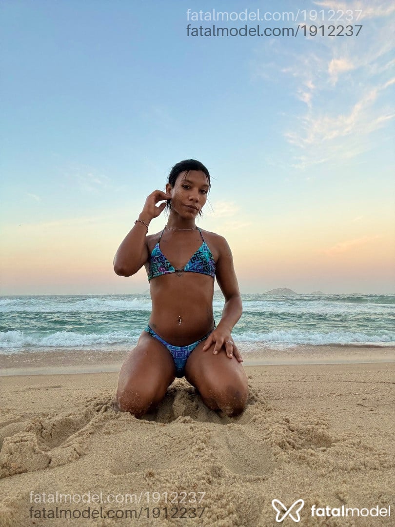 Acompanhante homem morena (o) de olhos pretos - Vivi