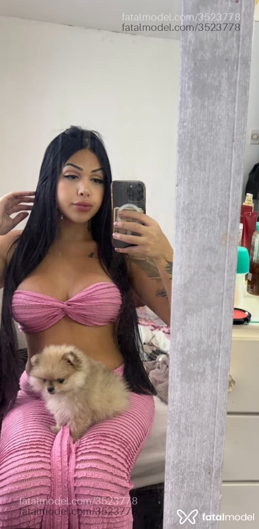 Acompanhante mulher trans morena (o) de olhos castanhos - Júlia Matias