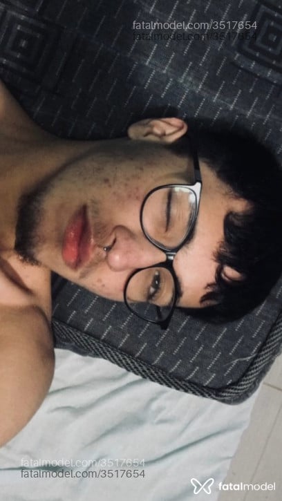 Acompanhante homem morena (o) de olhos castanhos - Eduardo