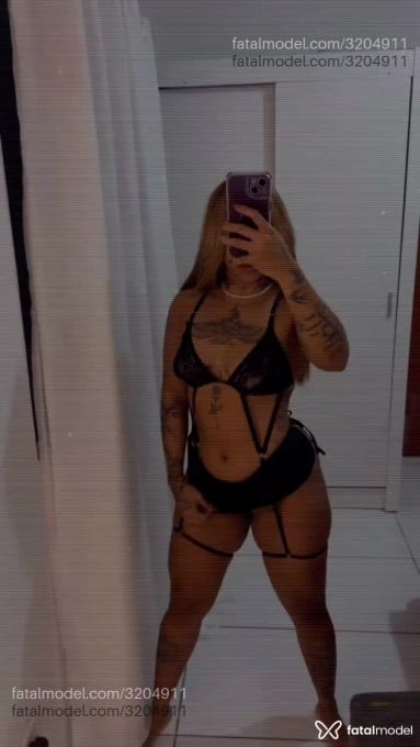 Acompanhante mulher loira (o) de olhos castanhos - Hellen Ferraz