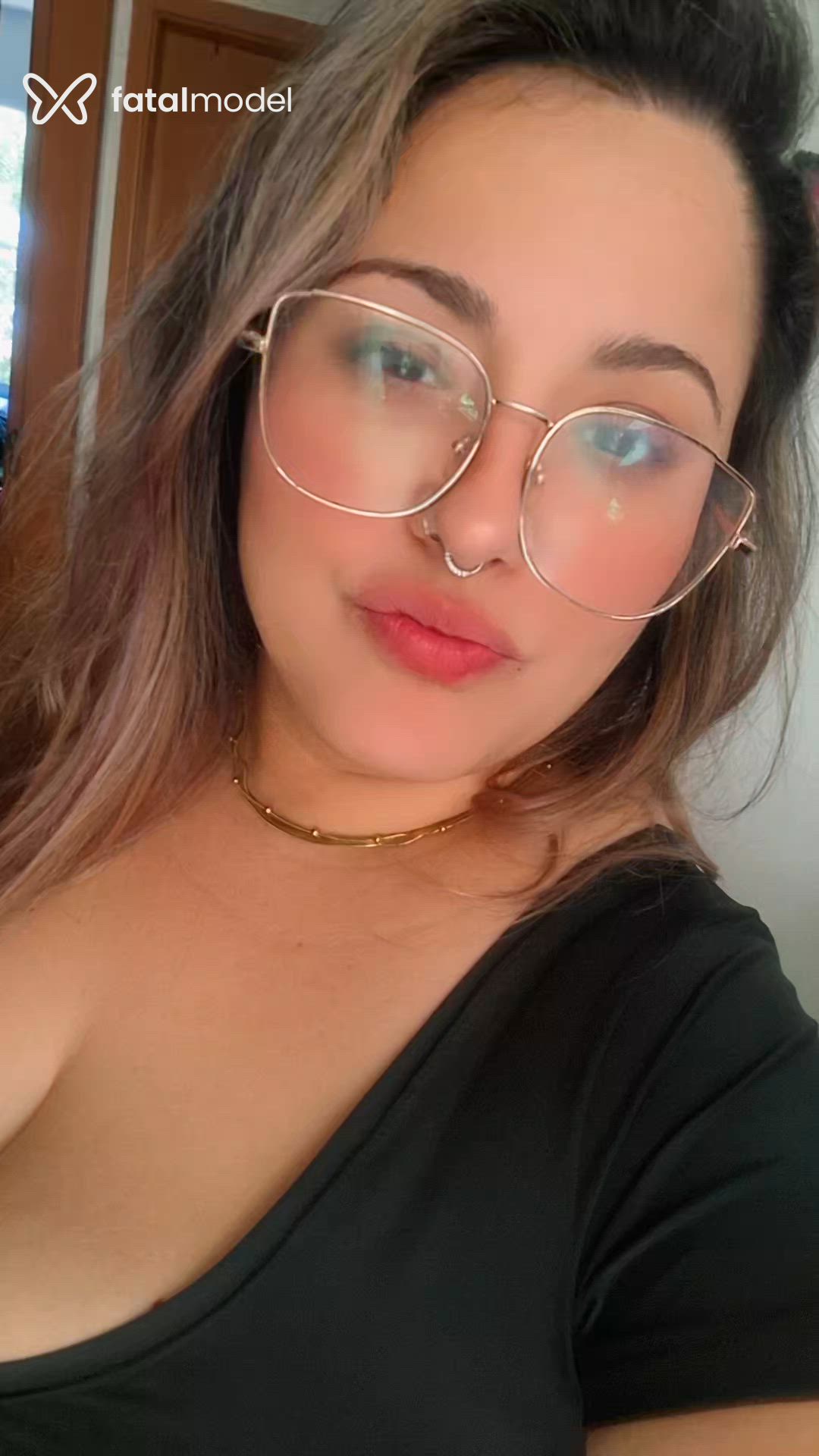 Acompanhante mulher loira (o) de olhos castanhos - Anny Costa