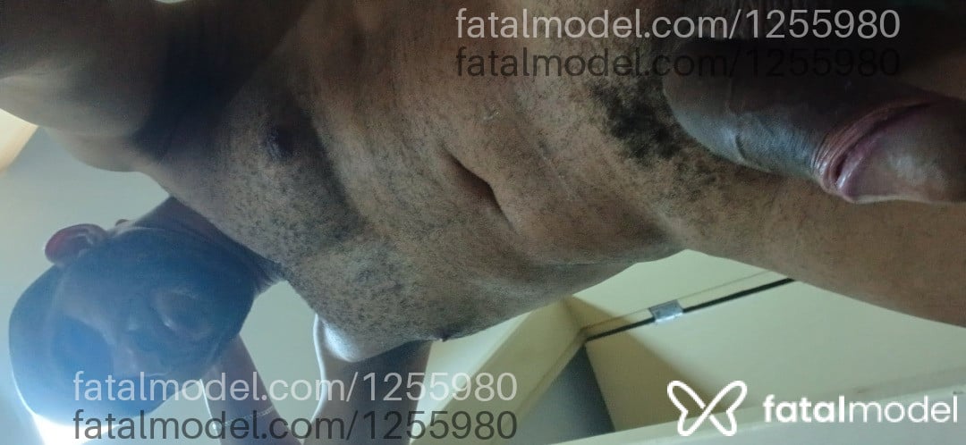 Acompanhante homem com cabelo castanho de olhos verdes - Js ramos