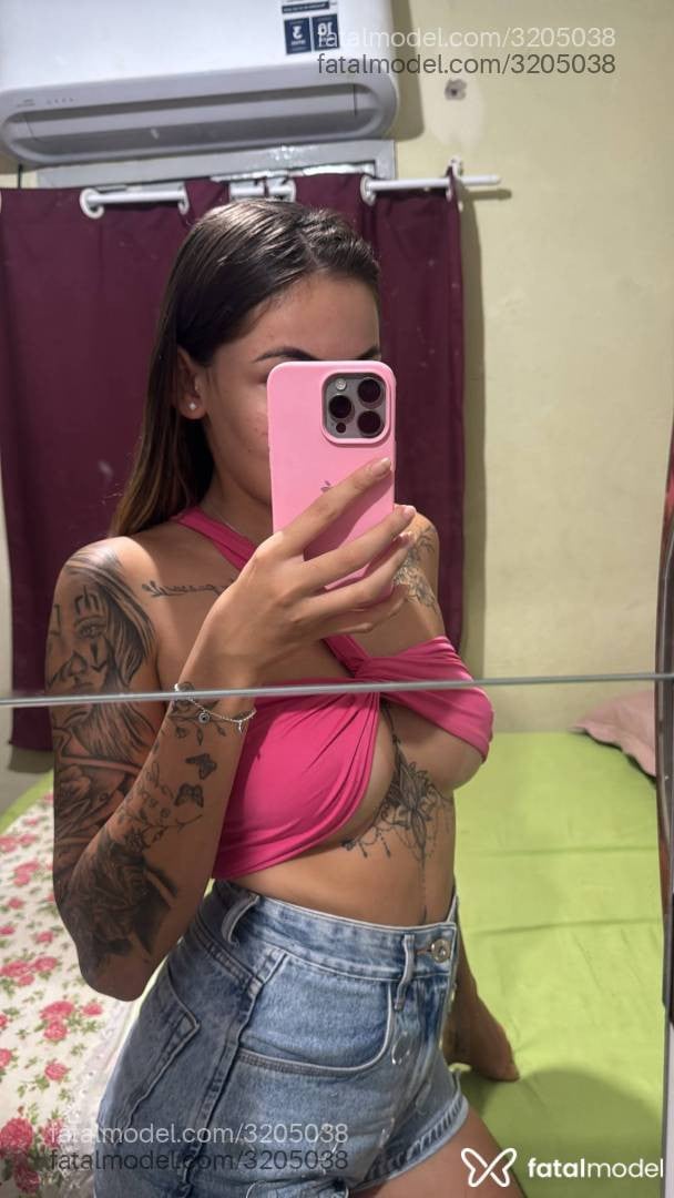 Acompanhante mulher loira (o) de olhos castanhos - Bellynha