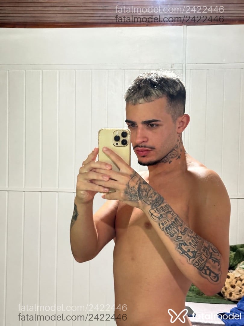 Acompanhante homem morena (o) de olhos castanhos - Artur Prates Acompanhante homem morena (o) de olhos castanhos - Artur Prates
