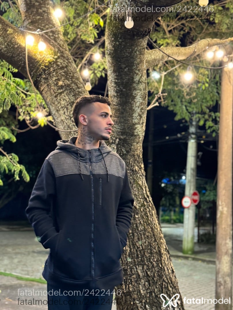 Acompanhante homem morena (o) de olhos castanhos - Artur Prates Acompanhante homem morena (o) de olhos castanhos - Artur Prates