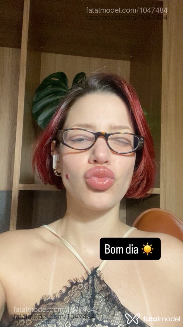 Acompanhante mulher ruiva (o) de olhos castanhos - Aurora