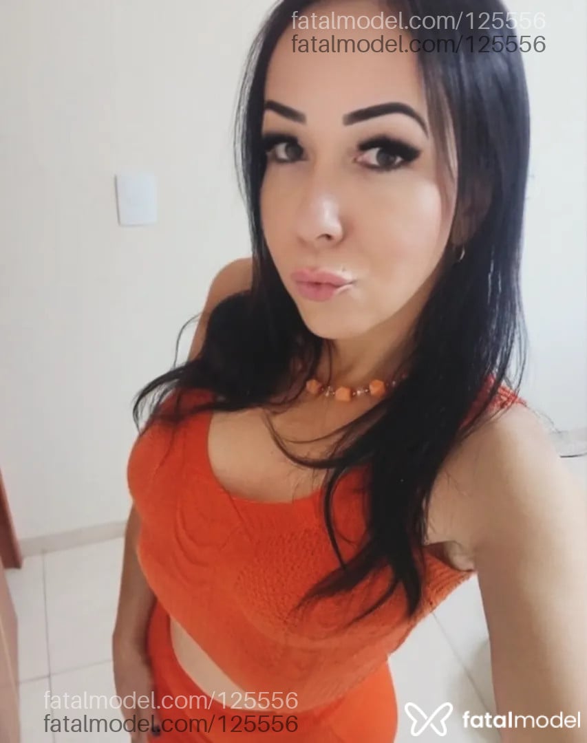 Acompanhante mulher trans morena (o) de olhos castanhos - Suh Fontanna