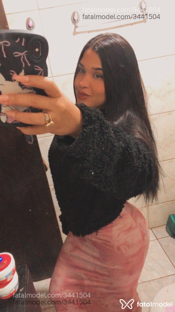 Acompanhante mulher morena (o) de olhos pretos - Karolina