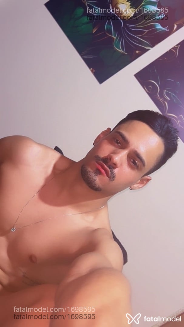 Acompanhante homem morena (o) de olhos castanhos - Guilherme