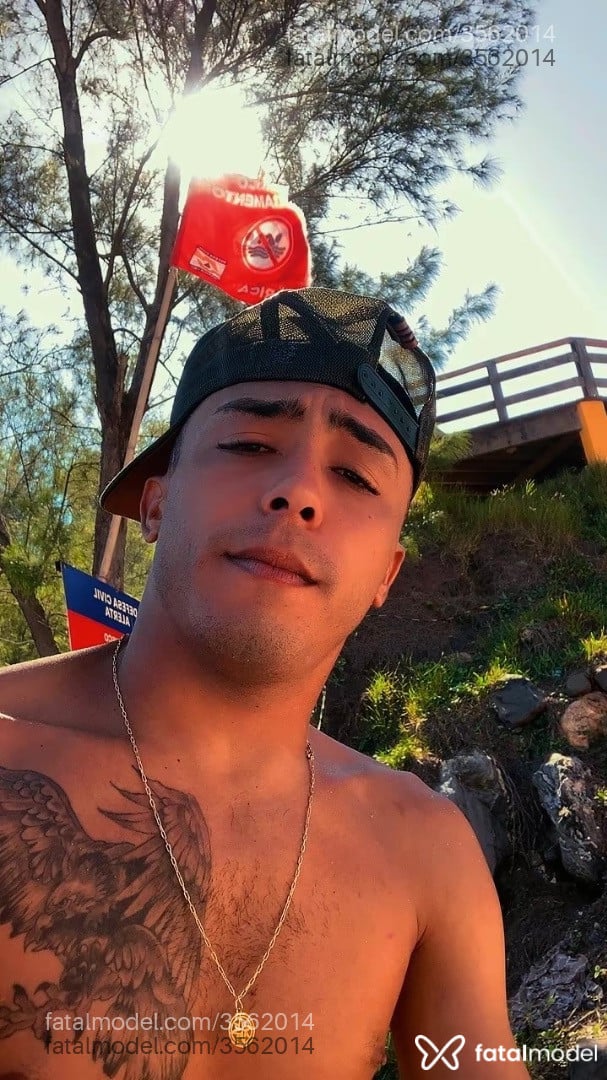 Acompanhante homem morena (o) de olhos castanhos - Corola
