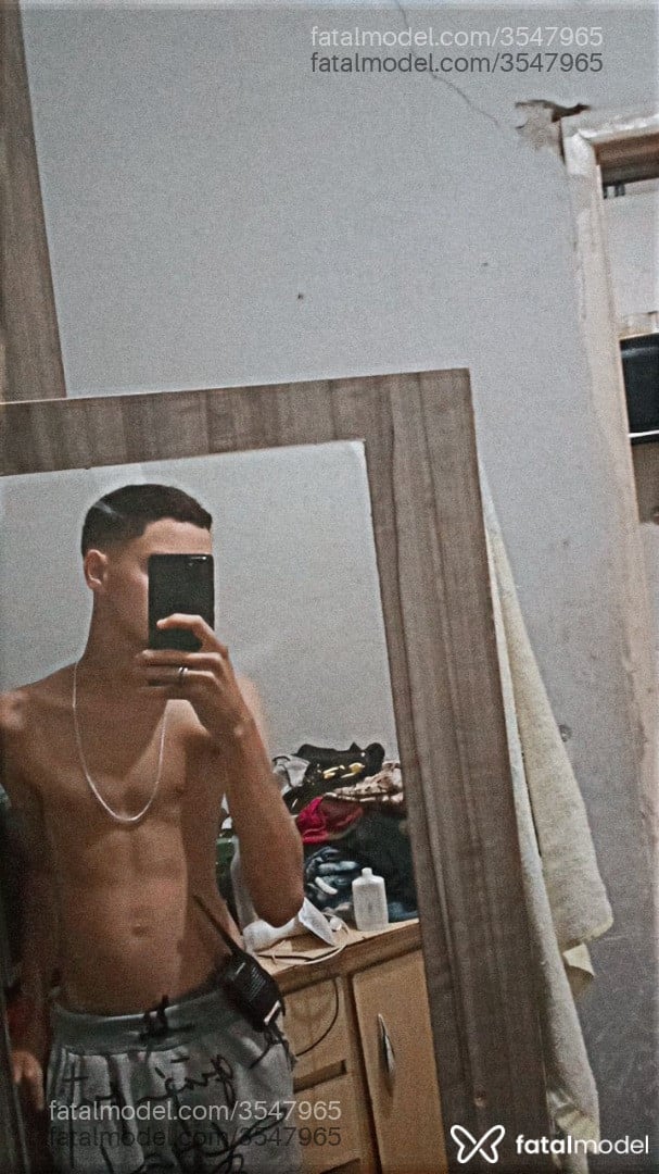 Acompanhante homem morena (o) de olhos castanhos - Magorr