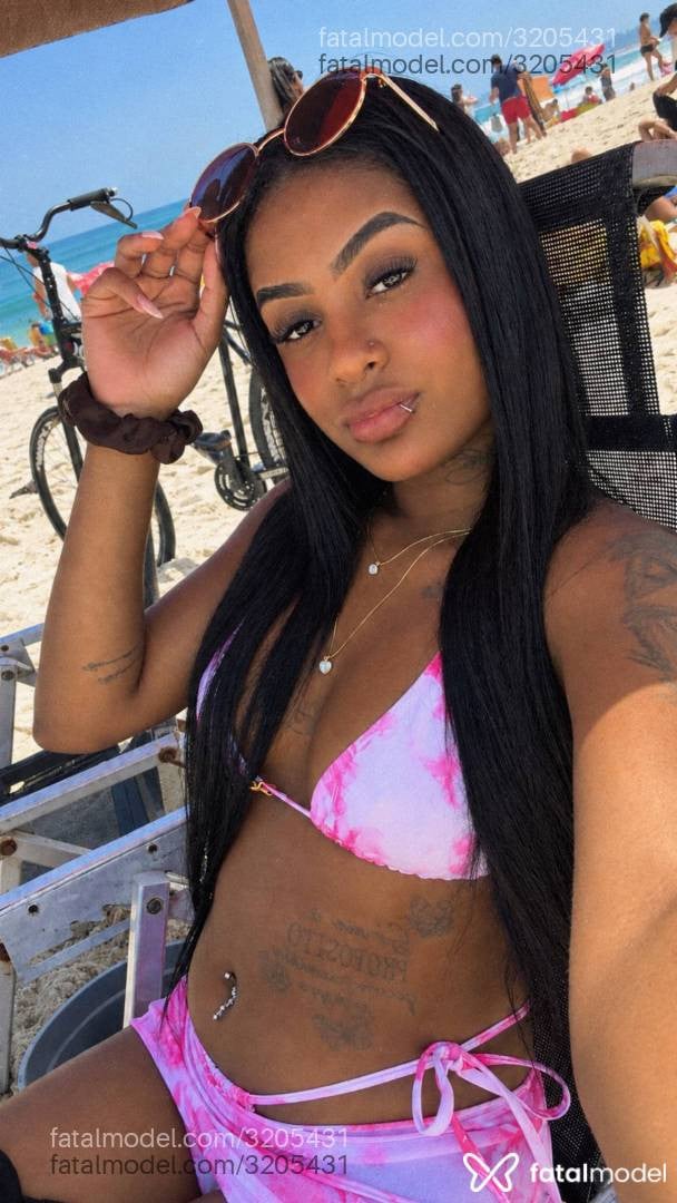 Acompanhante mulher morena (o) de olhos castanhos - Arielly