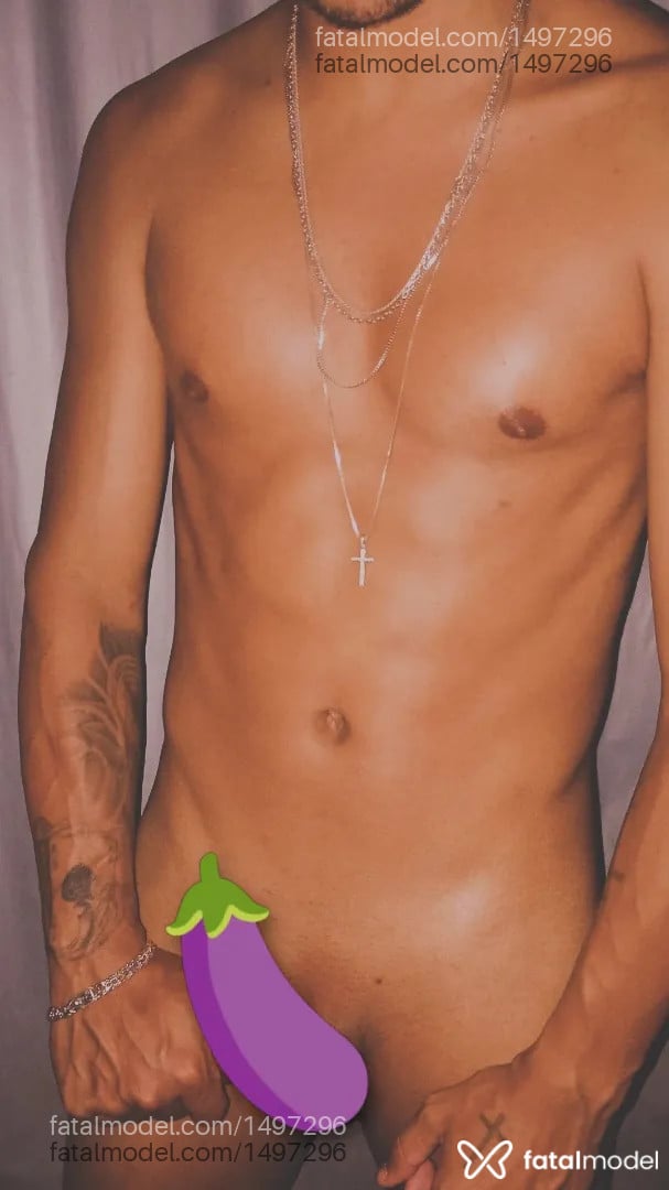 Acompanhante homem com cabelo castanho de olhos verdes - Loiropivete