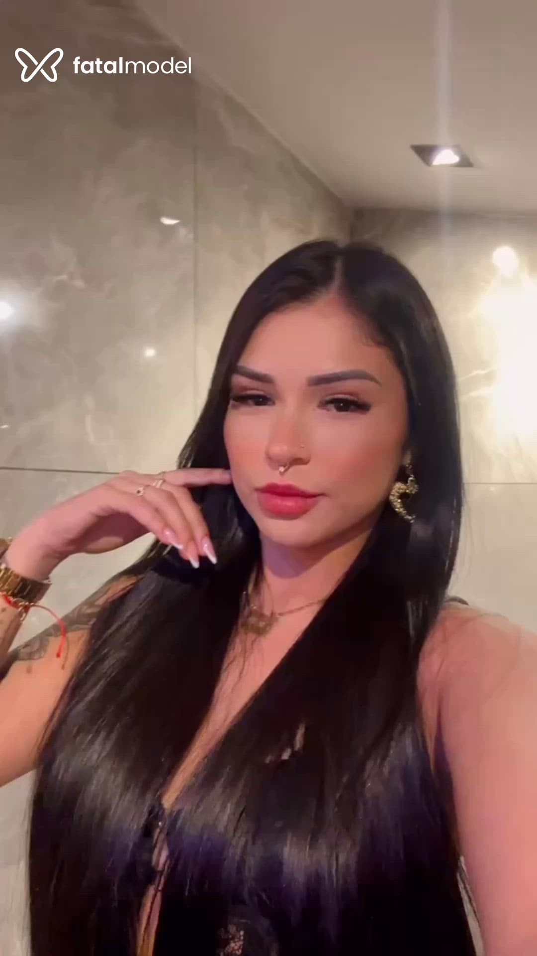 Acompanhante mulher morena (o) de olhos castanhos - Lavínia