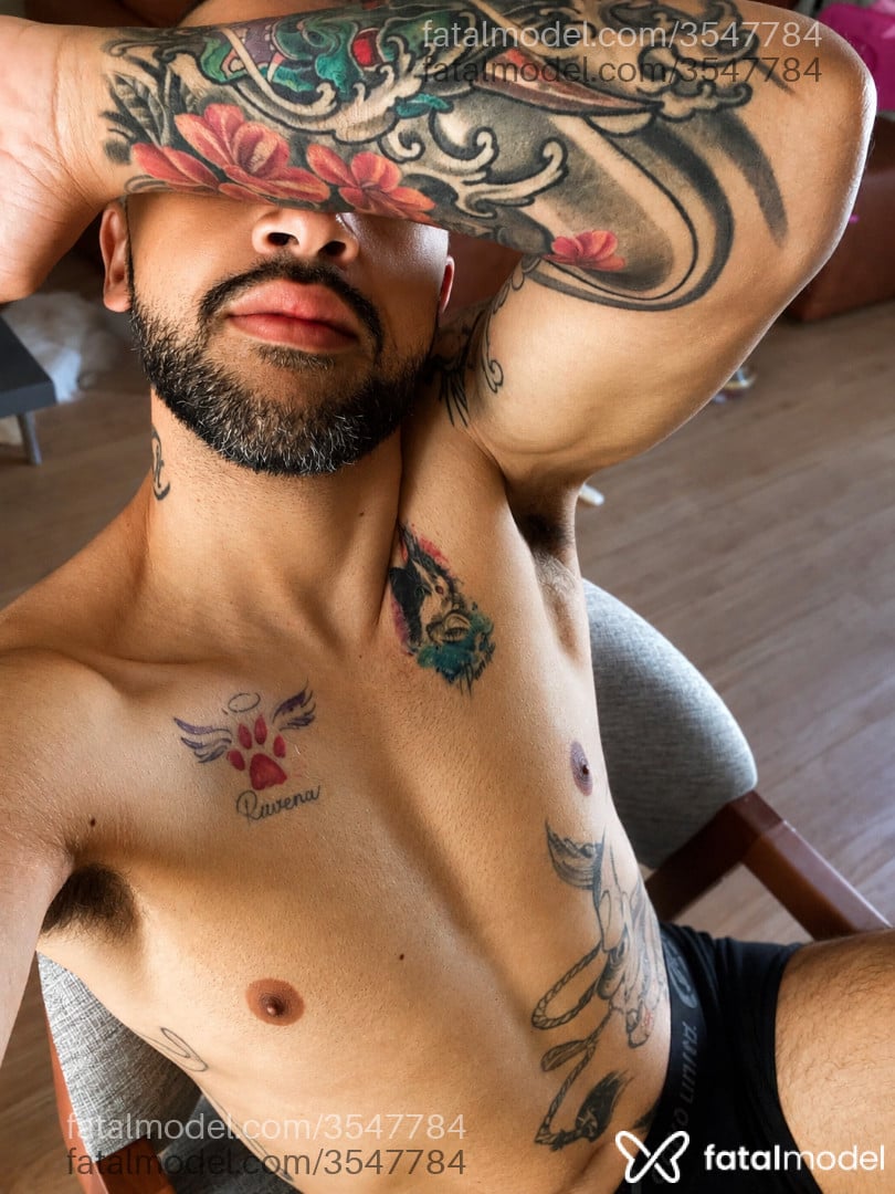 Acompanhante homem morena (o) de olhos pretos - Dolly