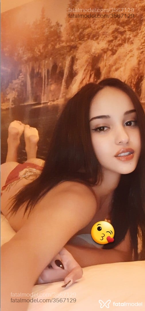 Acompanhante mulher morena (o) de olhos pretos - Alessyx Zvla