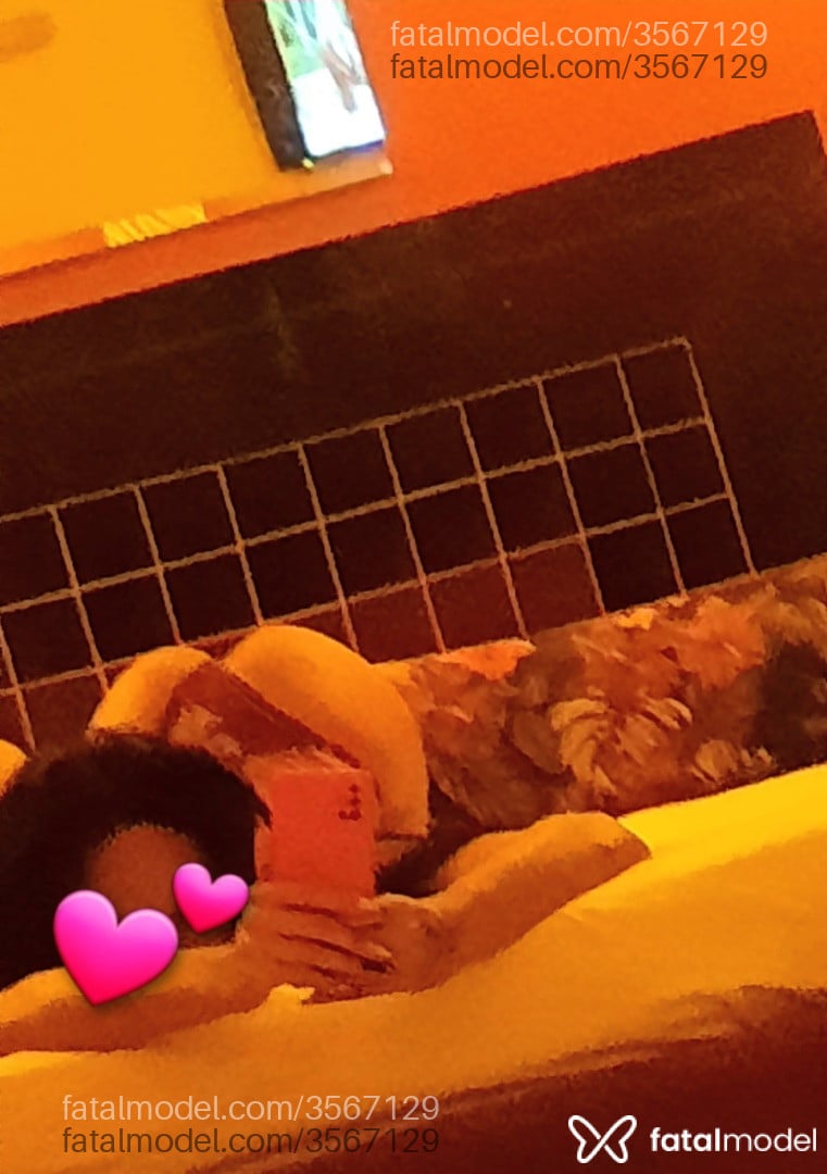 Acompanhante mulher morena (o) de olhos pretos - Alessyx Zvla