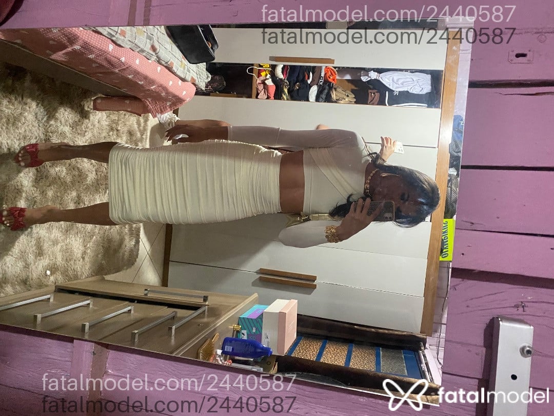 Acompanhante mulher trans com cabelo castanho de olhos castanhos - Nikolly Hickman