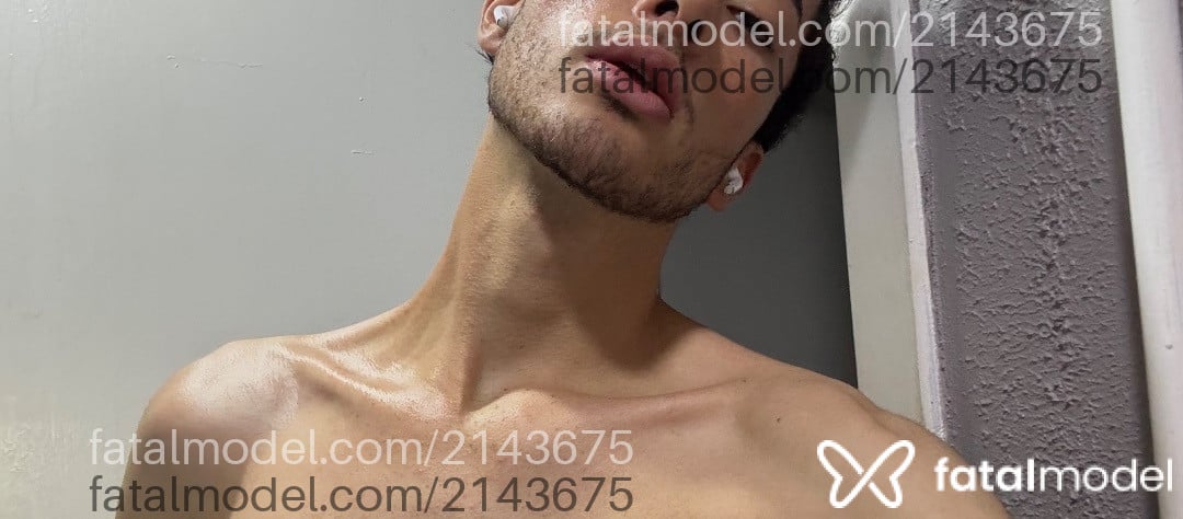 Acompanhante homem morena (o) de olhos pretos - Ariel