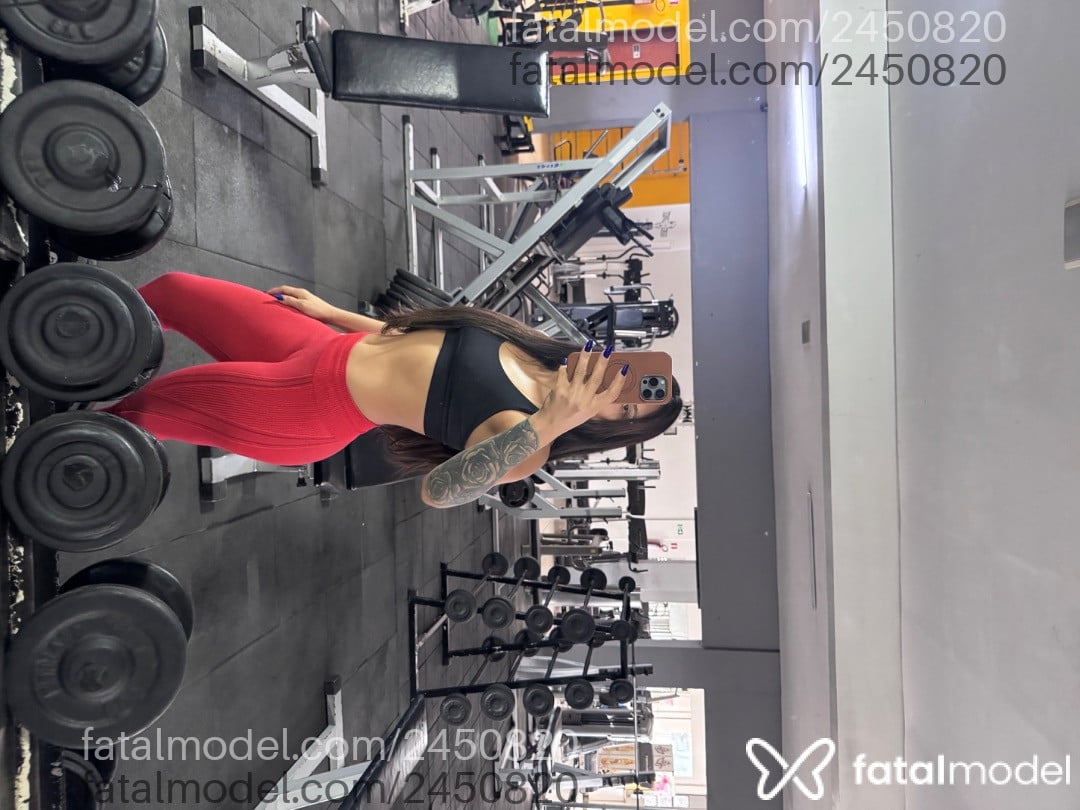 Acompanhante mulher com cabelo castanho de olhos castanhos - Luana Carvalho