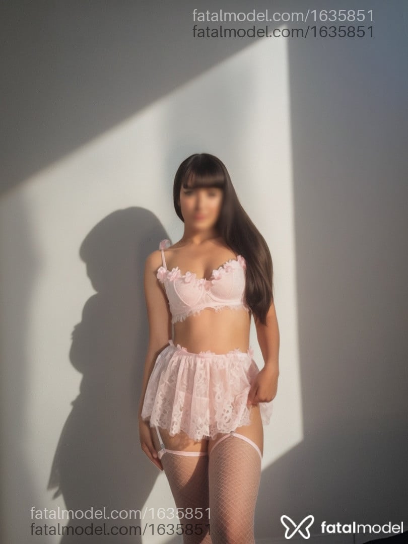 Acompanhante mulher morena (o) de olhos castanhos - Maya Maria