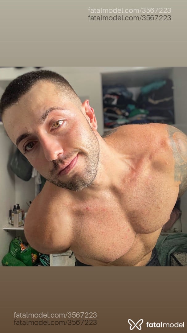 Acompanhante homem com cabelo castanho de olhos verdes - Gabriel