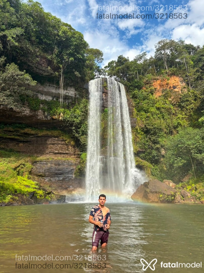 Acompanhante homem com cabelo castanho de olhos castanhos - Junior