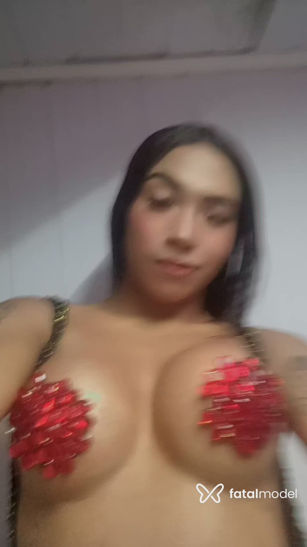 Acompanhante mulher trans morena (o) de olhos pretos - Indiozinha